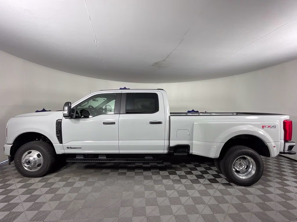2026 Avalanche Ford Super Duty F-350 DRW XL 4X4 Truck