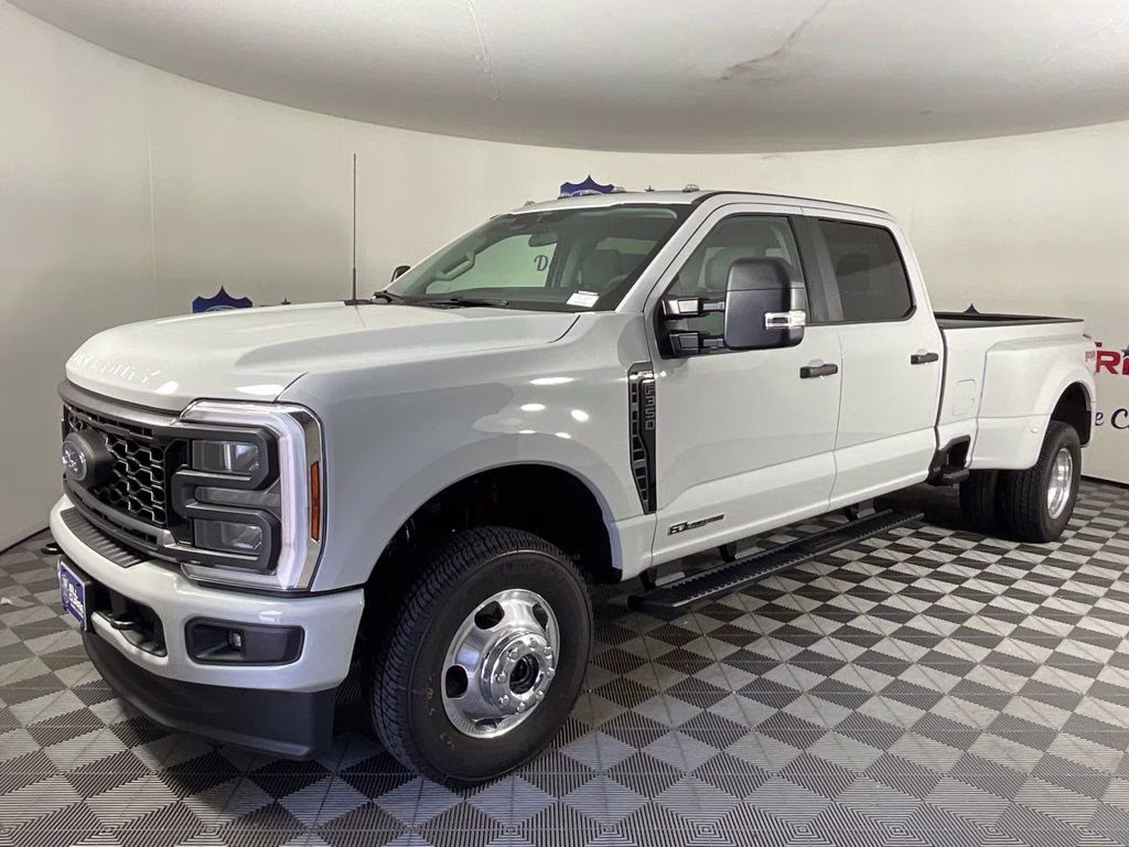2026 Avalanche Ford Super Duty F-350 DRW XL 4X4 Truck