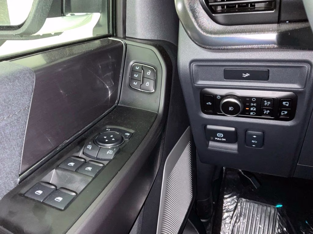 2026 White Metallic Ford F-150 Lariat 4X4 Truck