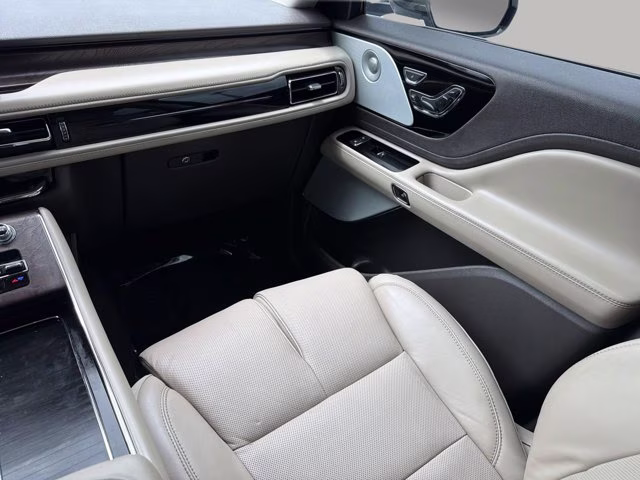 2022 White Metallic Lincoln Aviator Reserve RWD SUV