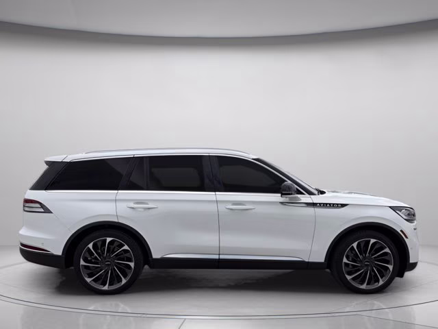 2022 White Metallic Lincoln Aviator Reserve RWD SUV