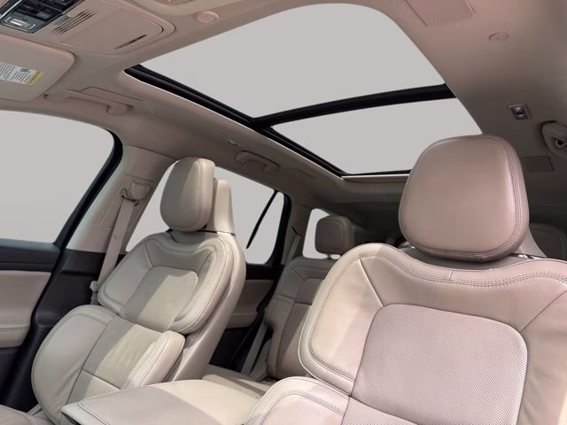 2022 White Metallic Lincoln Aviator Reserve RWD SUV