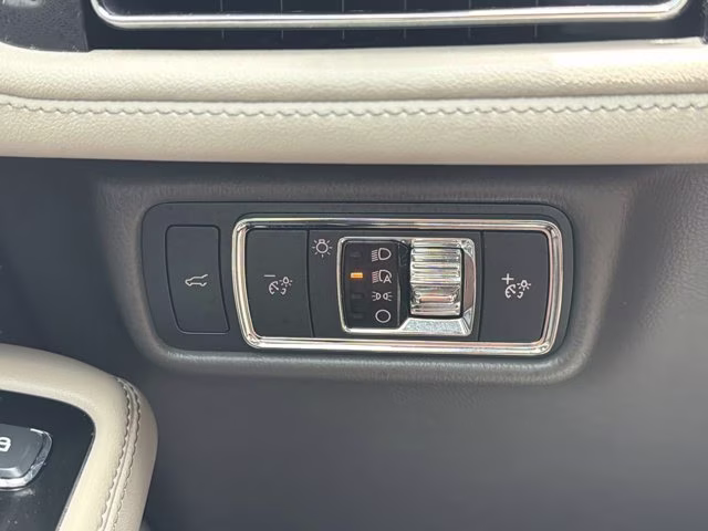 2022 White Metallic Lincoln Aviator Reserve RWD SUV