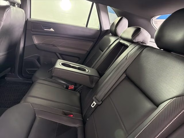 2022 Silver Volkswagen Atlas Cross Sport 2.0T SE w/Technology FWD SUV