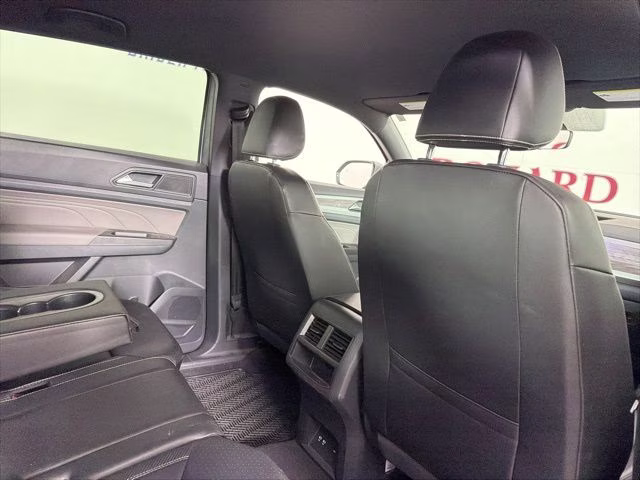 2022 Silver Volkswagen Atlas Cross Sport 2.0T SE w/Technology FWD SUV