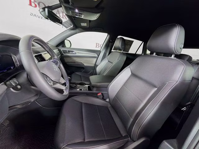 2022 Silver Volkswagen Atlas Cross Sport 2.0T SE w/Technology FWD SUV