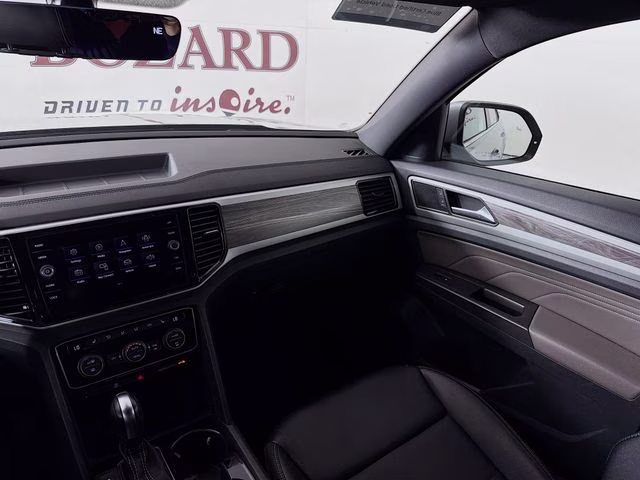 2022 Silver Volkswagen Atlas Cross Sport 2.0T SE w/Technology FWD SUV