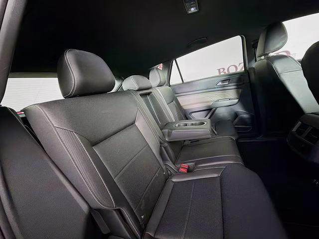 2022 Silver Volkswagen Atlas Cross Sport 2.0T SE w/Technology FWD SUV