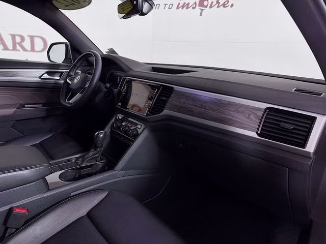 2022 Silver Volkswagen Atlas Cross Sport 2.0T SE w/Technology FWD SUV