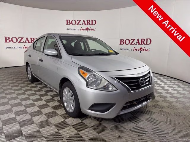 2019 Nissan Versa 1.6 S MT's photo