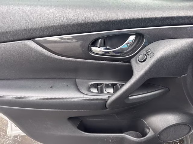 2019 Brilliant Silver Metallic Nissan Rogue SV FWD SUV