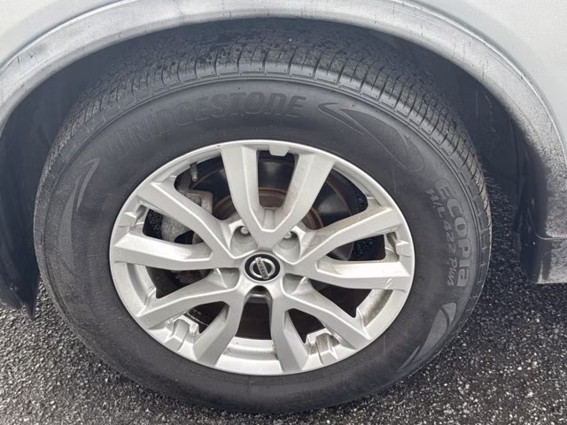 2019 Brilliant Silver Metallic Nissan Rogue SV FWD SUV