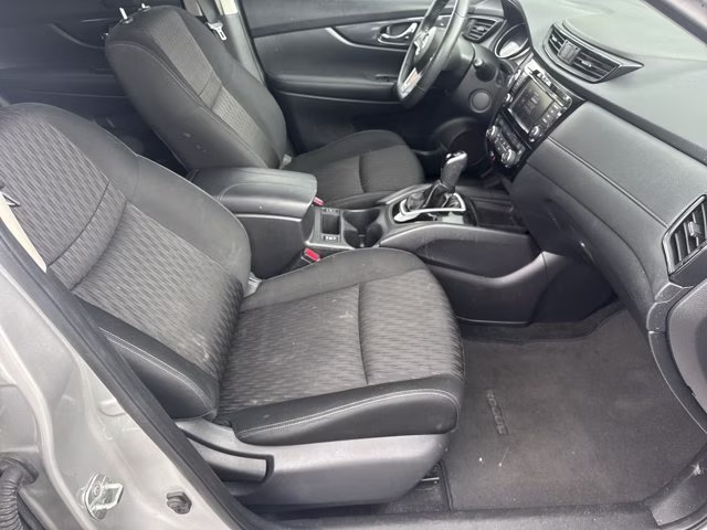2019 Brilliant Silver Metallic Nissan Rogue SV FWD SUV