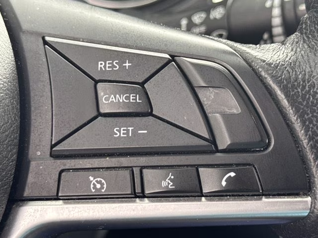 2019 Brilliant Silver Metallic Nissan Rogue SV FWD SUV