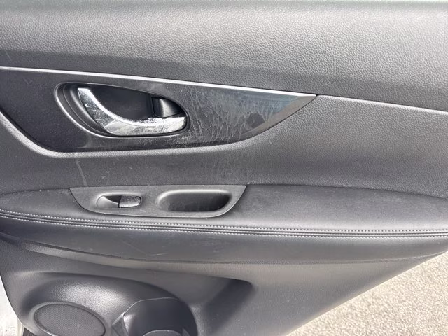 2019 Brilliant Silver Metallic Nissan Rogue SV FWD SUV