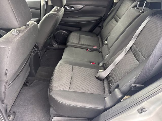 2019 Brilliant Silver Metallic Nissan Rogue SV FWD SUV