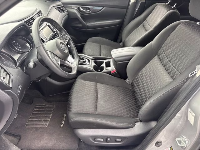 2019 Brilliant Silver Metallic Nissan Rogue SV FWD SUV