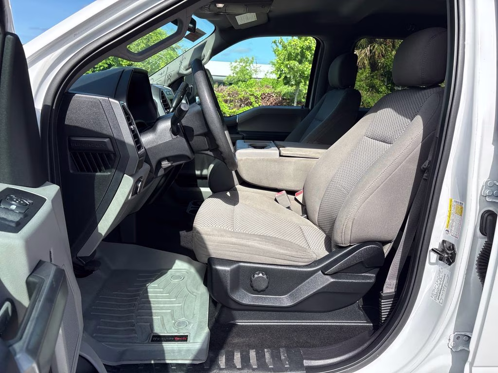 2019 Oxford White Ford Super Duty F-250 SRW XLT 4X4 Truck