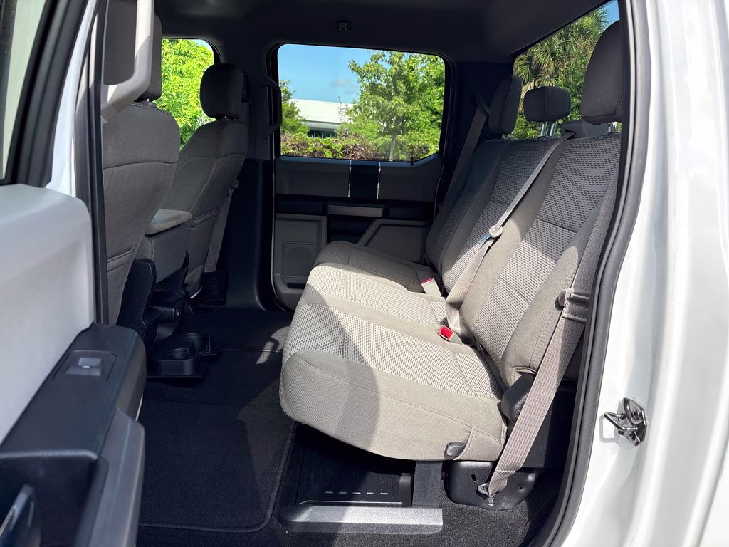 2019 Oxford White Ford Super Duty F-250 SRW XLT 4X4 Truck