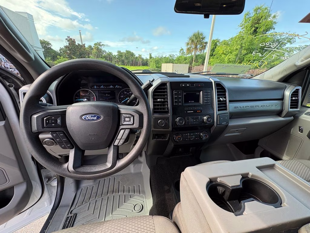 2019 Oxford White Ford Super Duty F-250 SRW XLT 4X4 Truck
