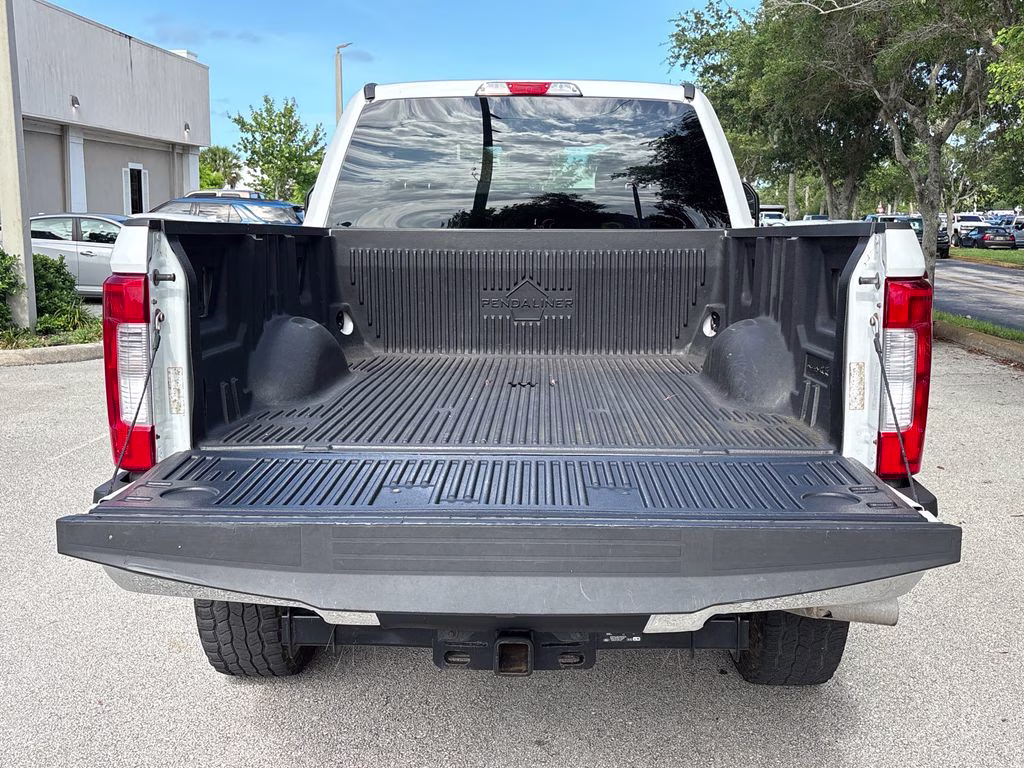 2019 Oxford White Ford Super Duty F-250 SRW XLT 4X4 Truck