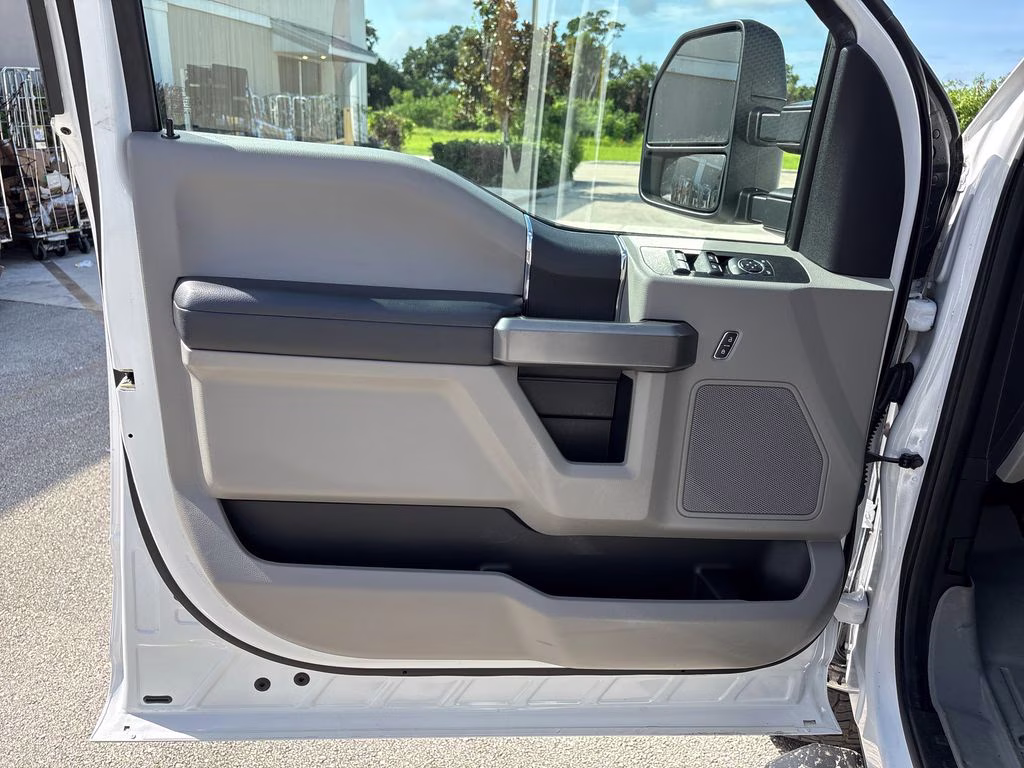 2019 Oxford White Ford Super Duty F-250 SRW XLT 4X4 Truck