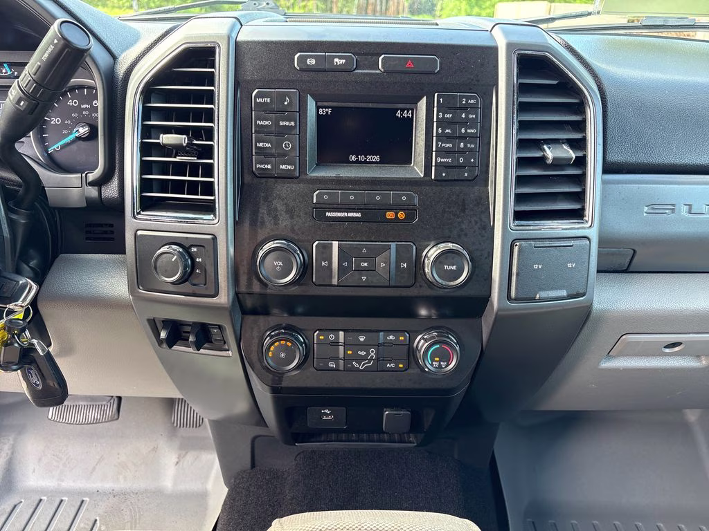 2019 Oxford White Ford Super Duty F-250 SRW XLT 4X4 Truck