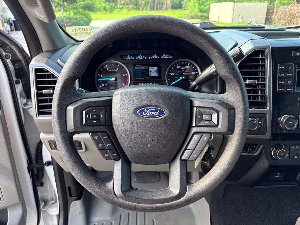 2019 Oxford White Ford Super Duty F-250 SRW XLT 4X4 Truck