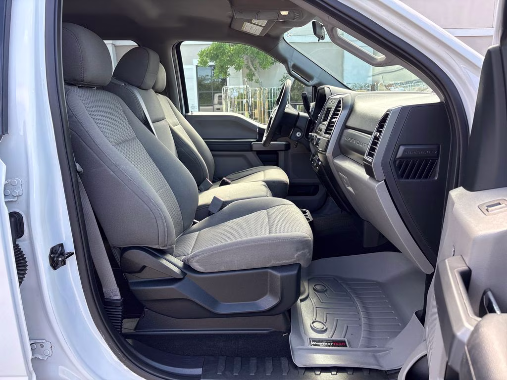 2019 Oxford White Ford Super Duty F-250 SRW XLT 4X4 Truck