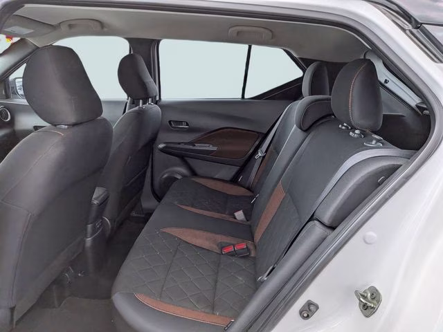 2020 Aspen White/Super Black Nissan Kicks SR FWD SUV