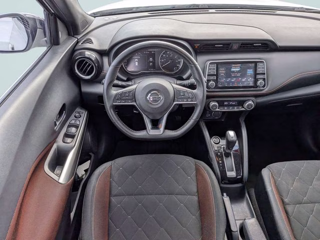 2020 Aspen White/Super Black Nissan Kicks SR FWD SUV