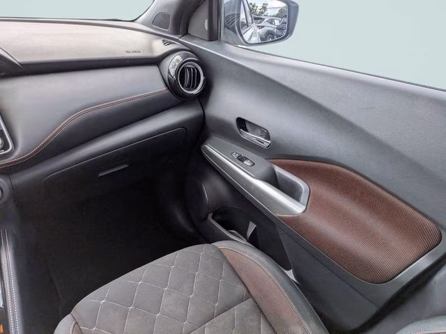 2020 Aspen White/Super Black Nissan Kicks SR FWD SUV