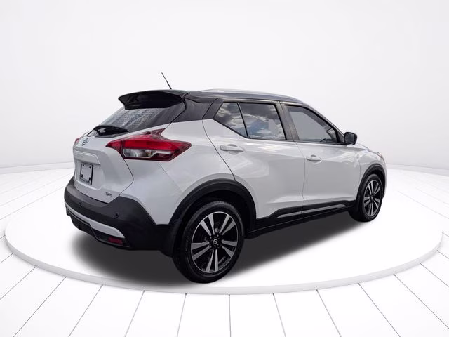 2020 Aspen White/Super Black Nissan Kicks SR FWD SUV