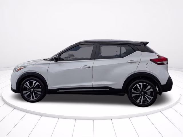 2020 Aspen White/Super Black Nissan Kicks SR FWD SUV