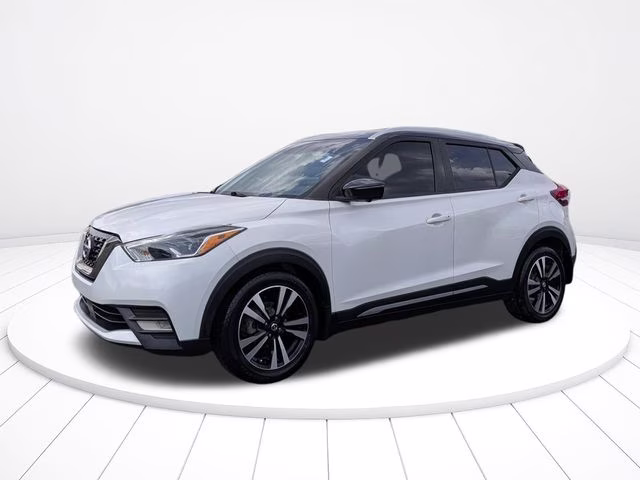 2020 Aspen White/Super Black Nissan Kicks SR FWD SUV
