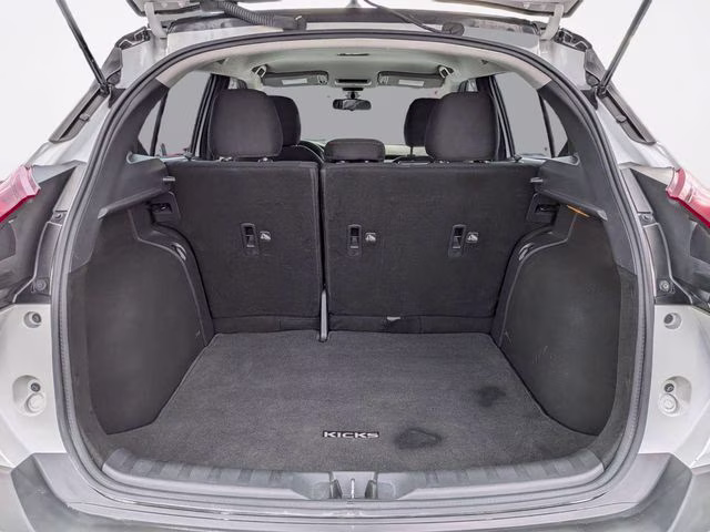 2020 Aspen White/Super Black Nissan Kicks SR FWD SUV