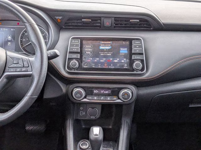 2020 Aspen White/Super Black Nissan Kicks SR FWD SUV