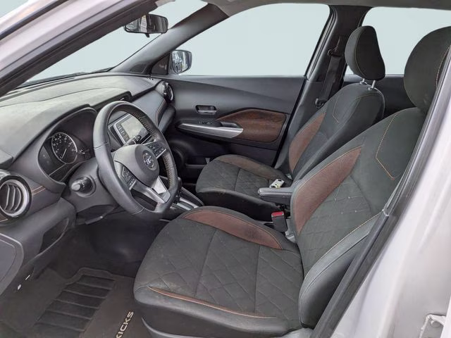 2020 Aspen White/Super Black Nissan Kicks SR FWD SUV