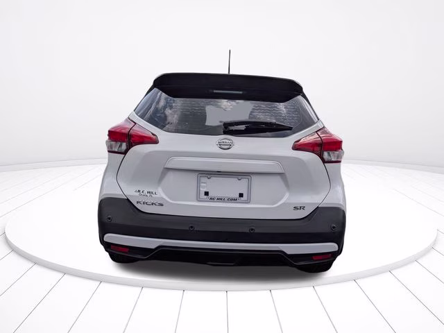 2020 Aspen White/Super Black Nissan Kicks SR FWD SUV