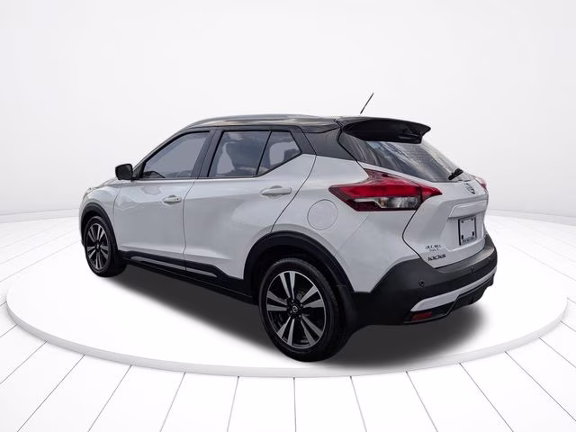 2020 Aspen White/Super Black Nissan Kicks SR FWD SUV