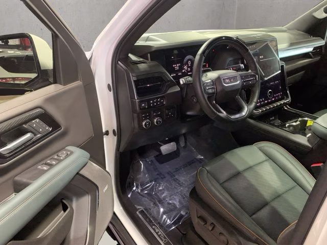 2025 White GMC Yukon AT4 4X4 SUV