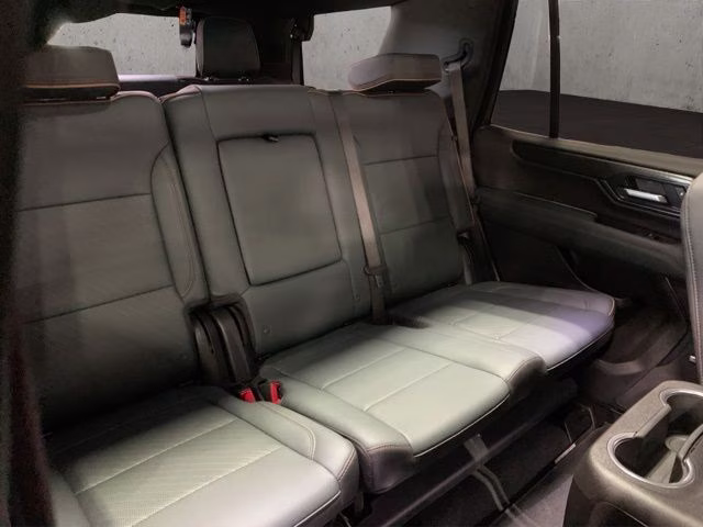 2025 White GMC Yukon AT4 4X4 SUV