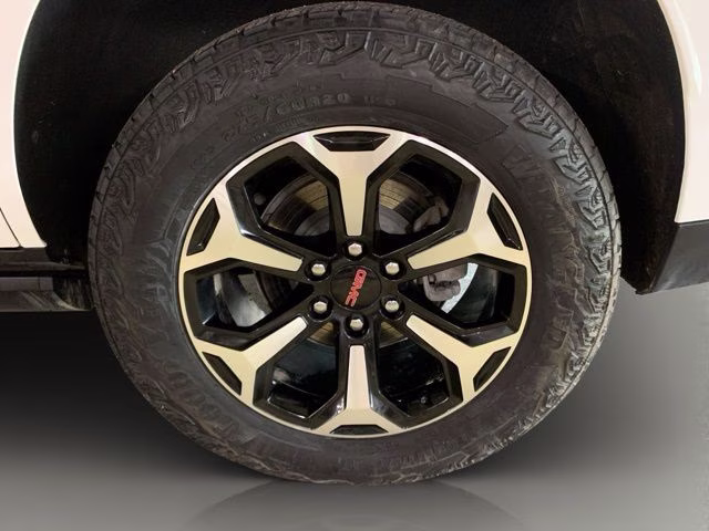 2025 White GMC Yukon AT4 4X4 SUV