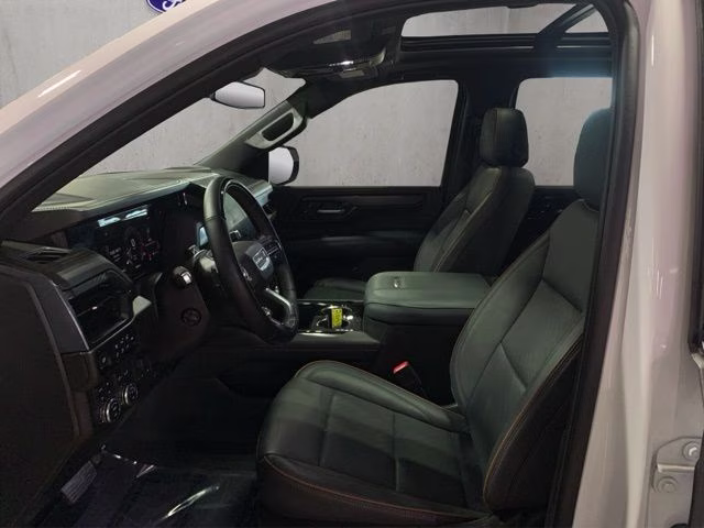 2025 White GMC Yukon AT4 4X4 SUV