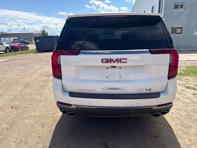 2025 White GMC Yukon AT4 4X4 SUV