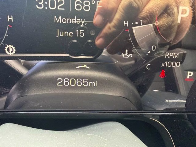 2025 White GMC Yukon AT4 4X4 SUV