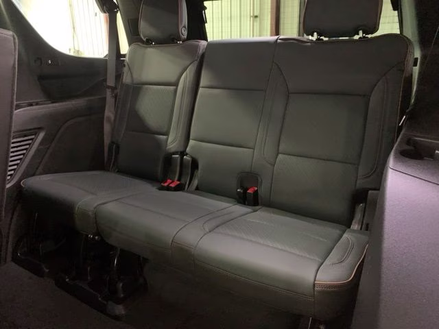 2025 White GMC Yukon AT4 4X4 SUV