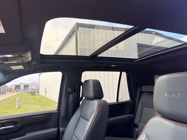 2025 White GMC Yukon AT4 4X4 SUV