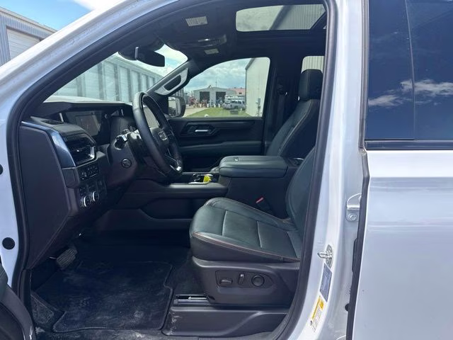 2025 White GMC Yukon AT4 4X4 SUV