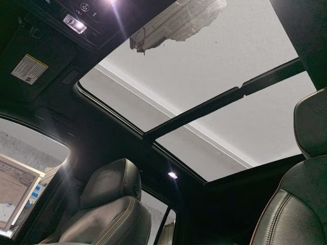 2025 White GMC Yukon AT4 4X4 SUV